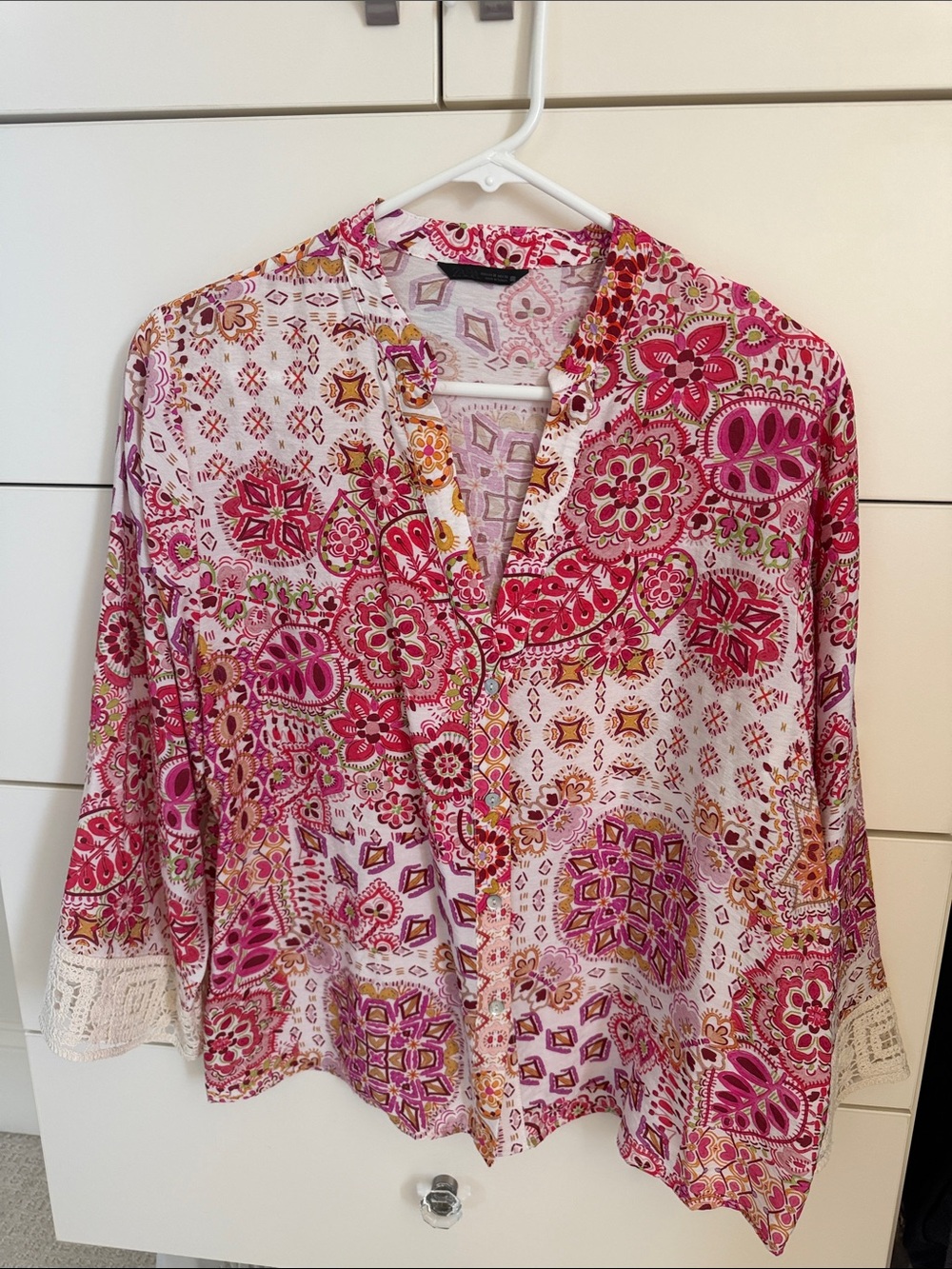 Stylish Zara Pink Floral V-Neck Women’s Top